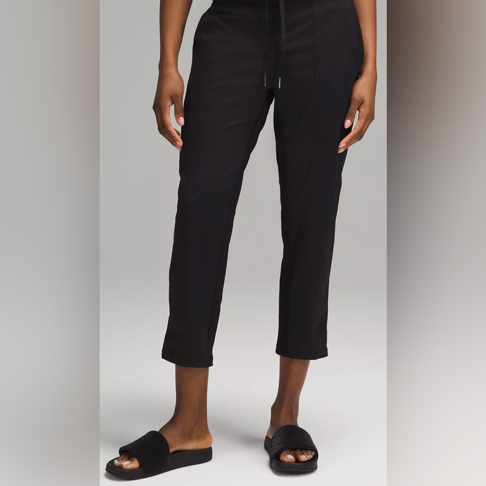 Dance Studio Mid-Rise Cropped Pant - Black Size 6